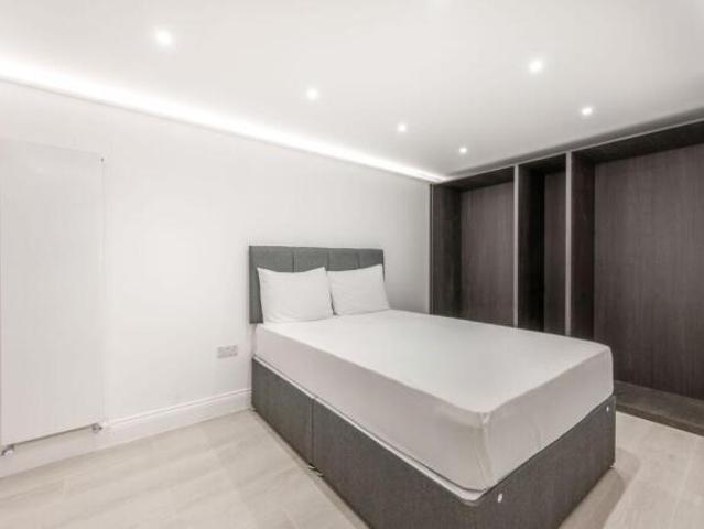 Flat for sale in Bayswater, Greater London