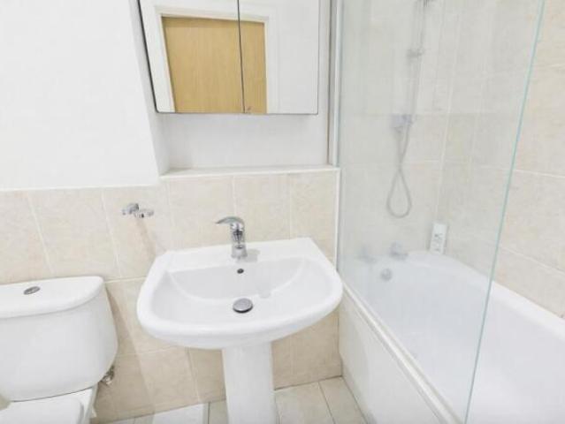Flat for sale in The Bridge, Kent