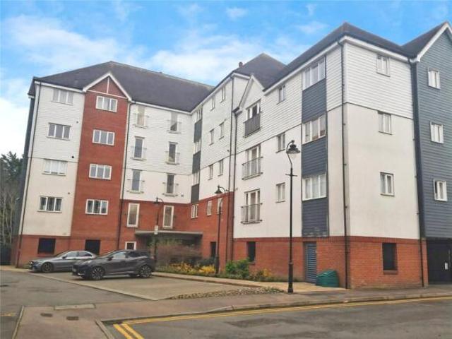 Flat for sale in The Bridge, Kent