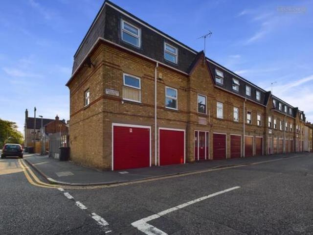 Flat for sale in Hampton Green, Cambridgeshire