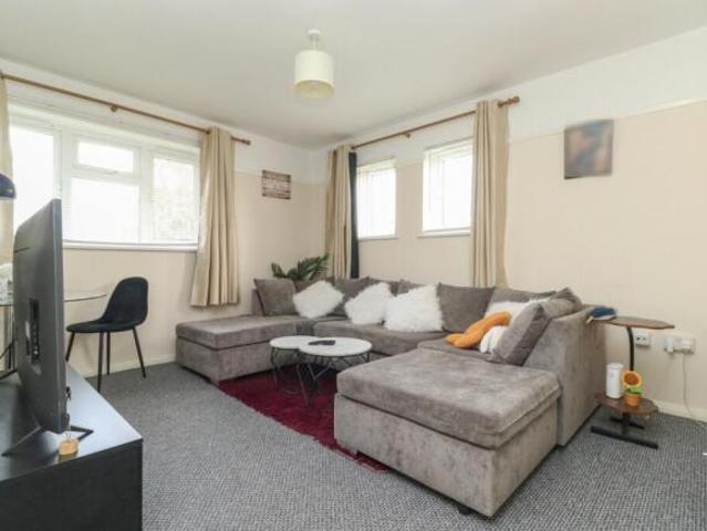 Flat for sale in Acol, Kent