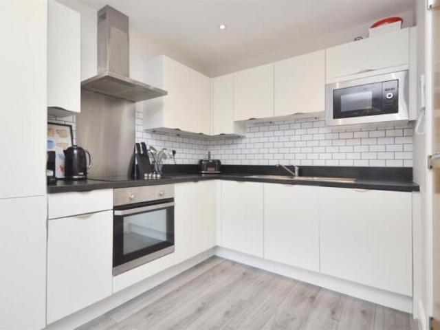 Flat for sale in South Lane, West Yorkshire