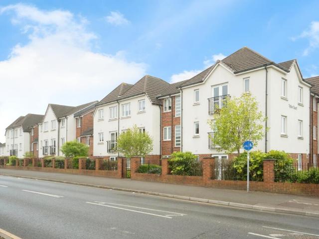 Flat for sale in Romford