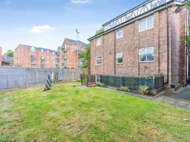 Flat for sale in Chorlton-cum-Hardy, Manchester
