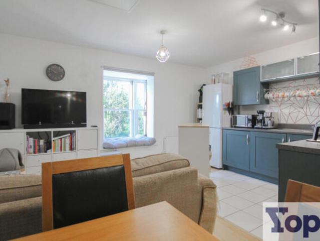 Flat for sale in Hampshire