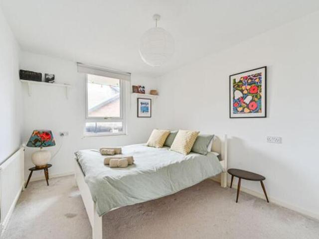 Flat for sale in London Borough of Southwark, Greater London