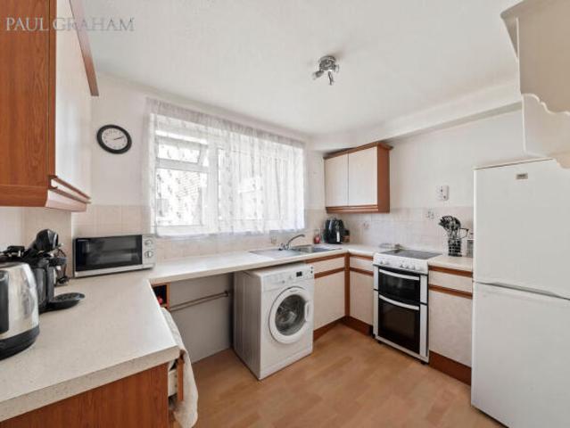 Flat for sale in Wallington, Greater London