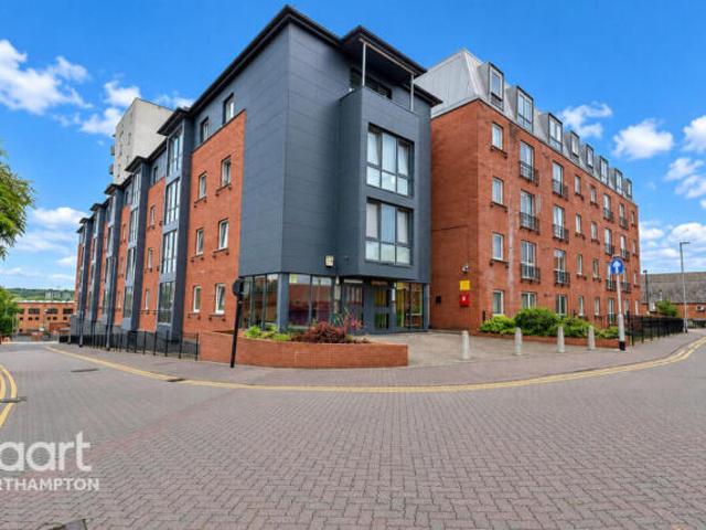 Flat for sale in St James' End, Northampton