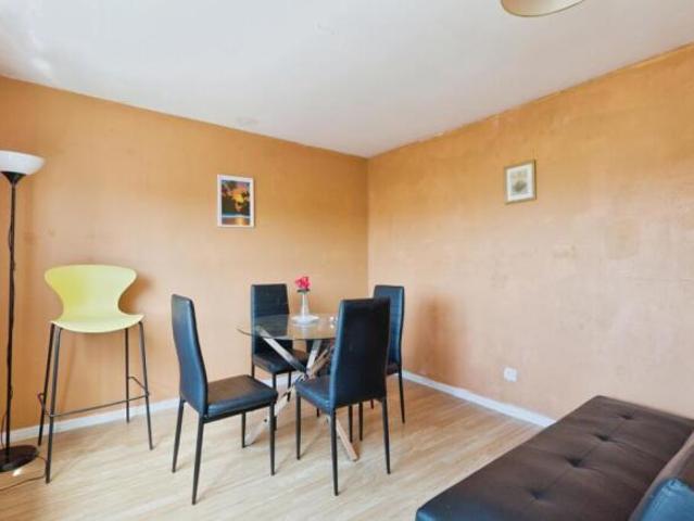 Flat for sale in Woolwich, Greater London