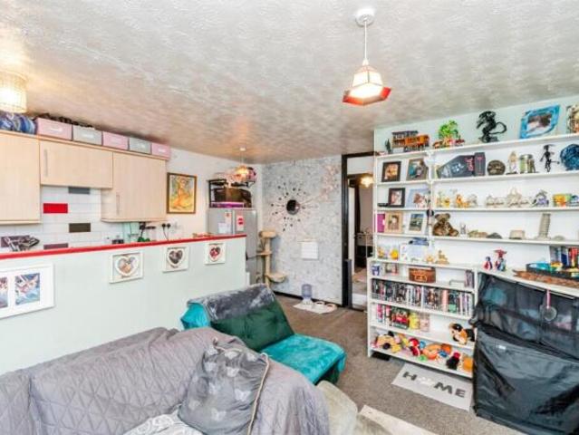 Flat for sale in Shirley Park, Southampton