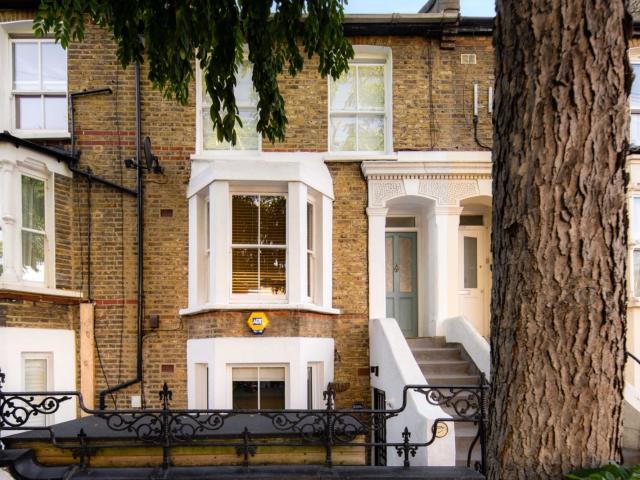 Apartment for rent in Clapton Park, Greater London