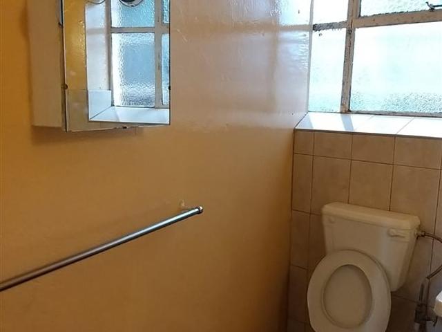 Flat for sale in Johannesburg, North & Sandton
