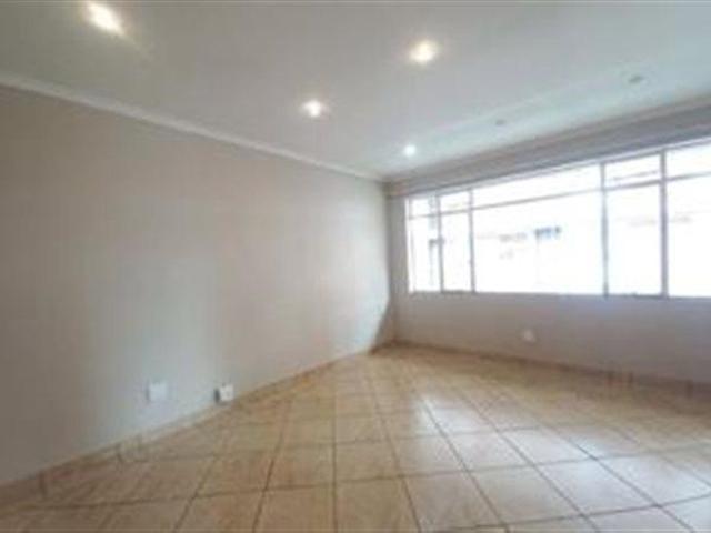Flat for rent in Waterkloof, Gauteng