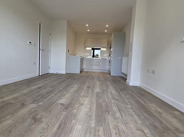 Apartment for rent in Brunswick Park, Greater London
