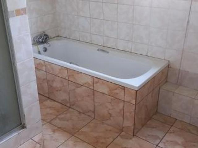 Flat for rent in Lejweleputswa, Free State