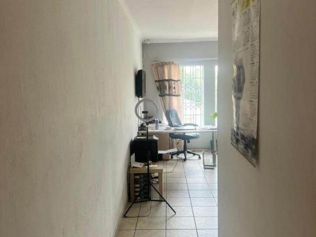 Flat for sale in Johannesburg, East
