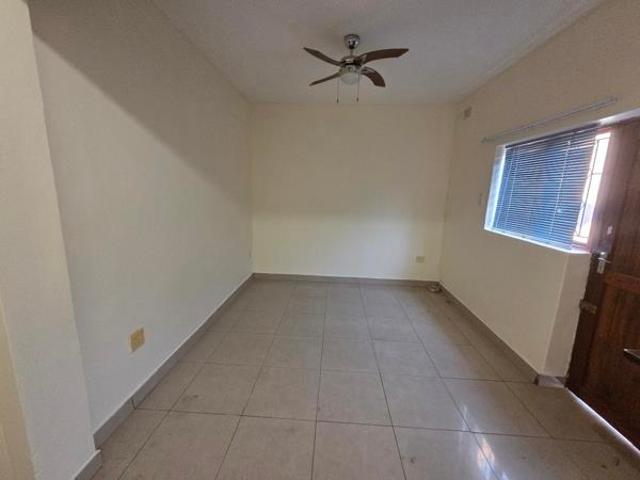 Flat for rent in Seaview, Kwazulu-natal