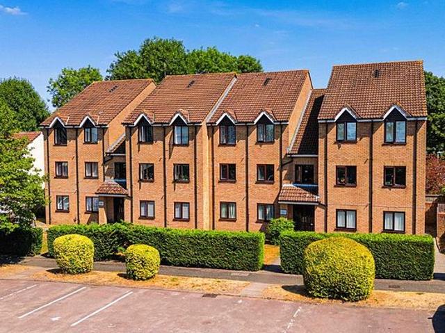 Apartment for rent in Elstree and Borehamwood, Borehamwood