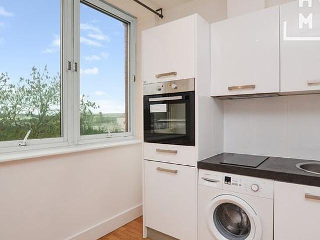 Apartment for rent in Elstree and Borehamwood, Borehamwood