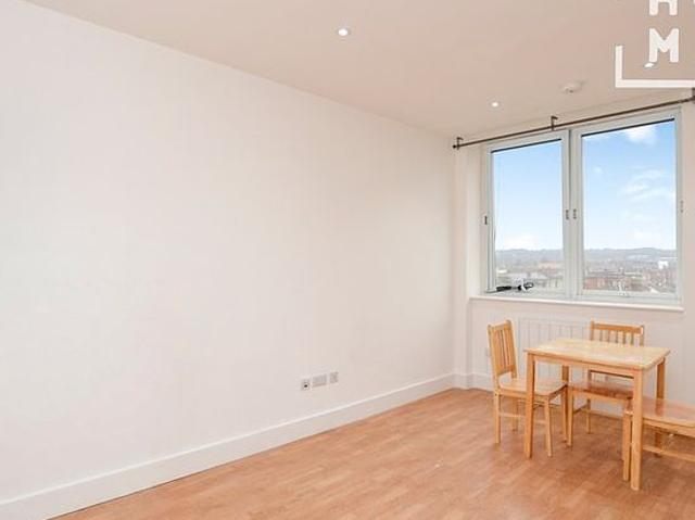 Apartment for rent in Elstree and Borehamwood, Borehamwood