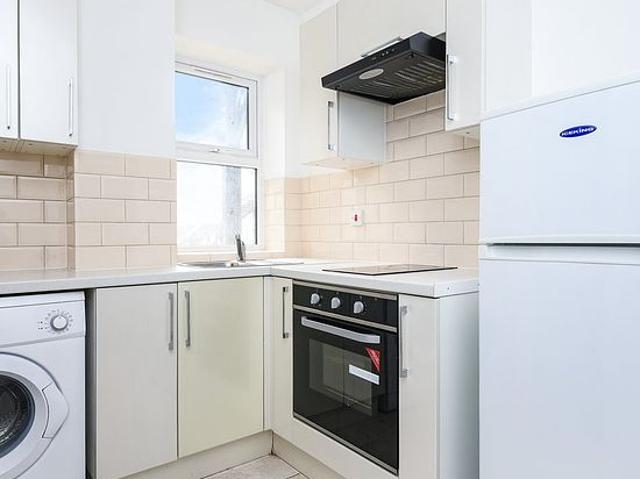 Apartment for rent in Widmore, Greater London