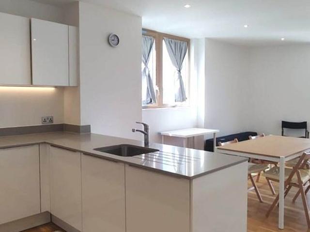 Apartment for rent in Shortlands, Greater London