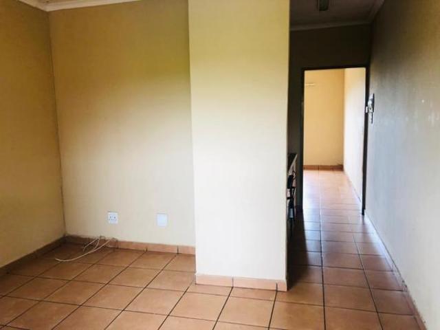 Flat for rent in Waterkloof, Gauteng
