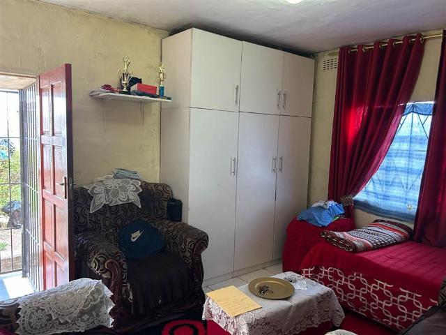 Flat for sale in Seaview, Kwazulu-natal