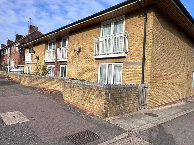 Apartment for rent in Scrattons Farm, Greater London