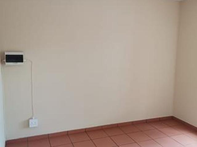 Flat for rent in Waterkloof, Gauteng