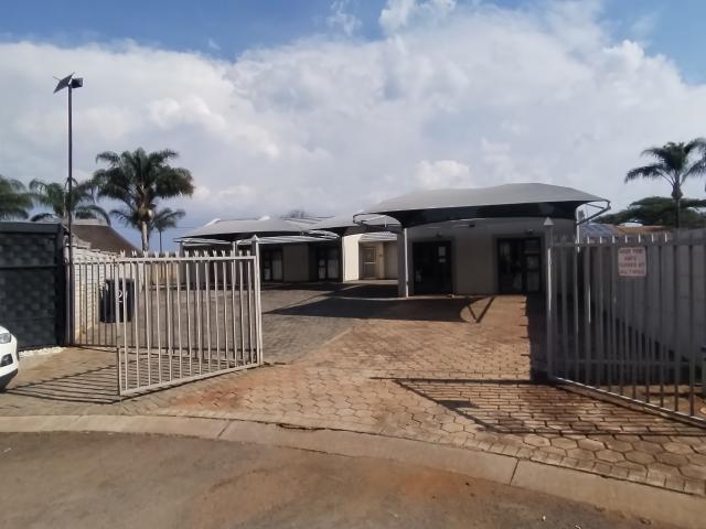 Flat for rent in Waterkloof, Gauteng