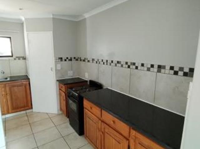 Flat for rent in Waterkloof, Gauteng