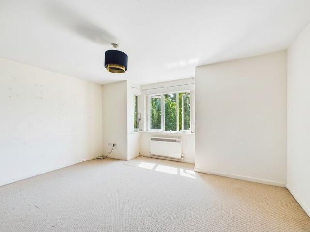 Apartment for rent in Colnbrook with Poyle, Slough