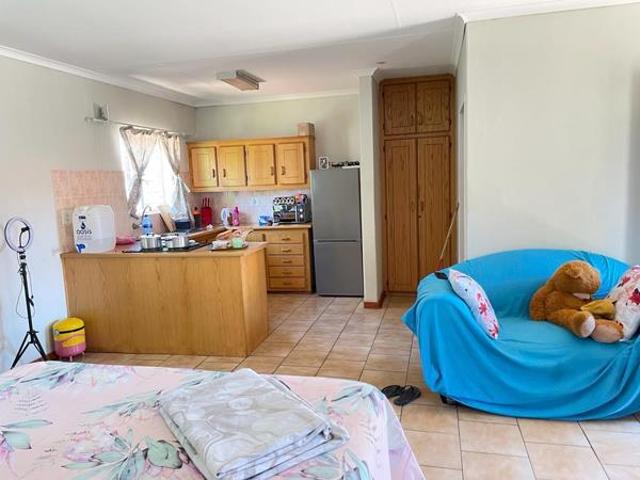Flat for rent in Waterkloof, Gauteng