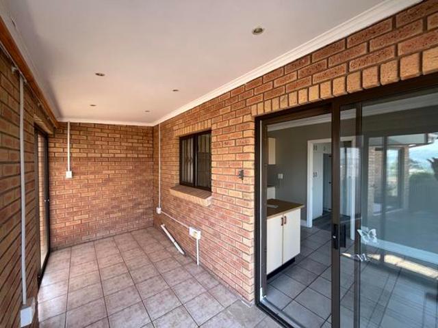 Flat for rent in Seaview, Kwazulu-natal