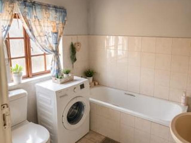 Flat for rent in North West