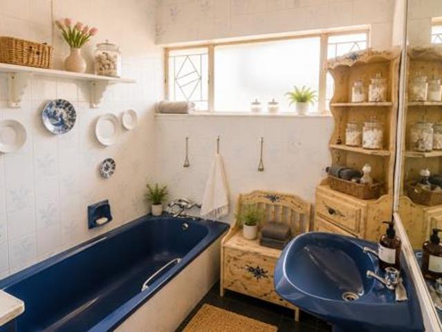 Flat for rent in Waterkloof, Gauteng