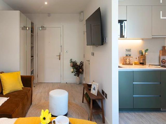 Apartment for rent in Norbiton, Greater London