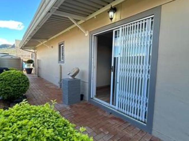 Flat for rent in North West