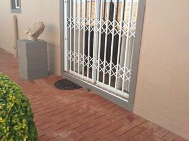 Flat for rent in North West