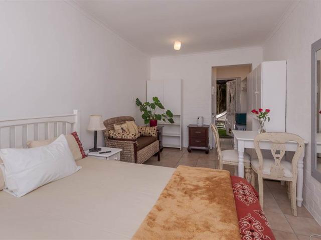 Flat for rent in Cape Town, Southern Suburbs