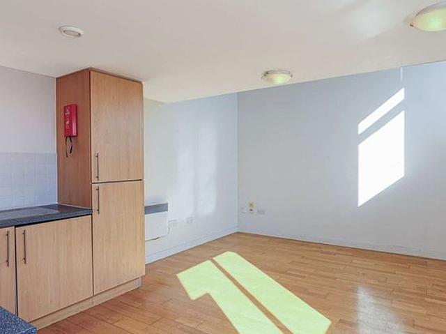 Apartment for rent in Bruntcliffe, Leeds