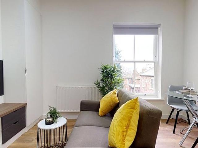 Apartment for rent in Hyde Park, West Yorkshire