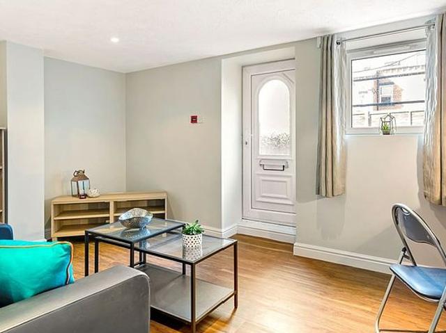 Apartment for rent in Hyde Park, West Yorkshire
