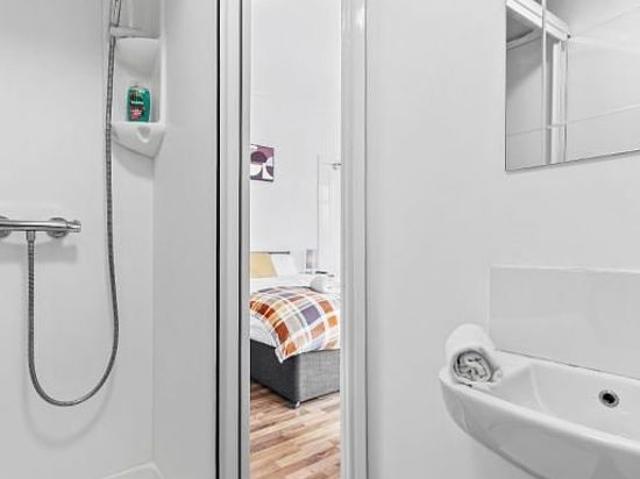 Apartment for rent in East End Park, West Yorkshire