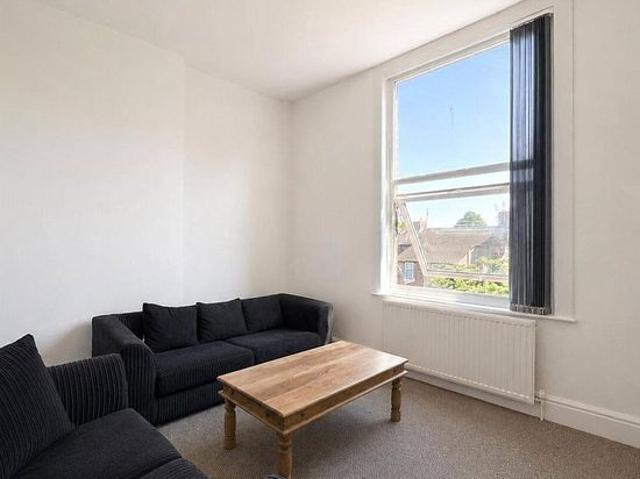 Apartment for rent in Elm Park, Calderstones