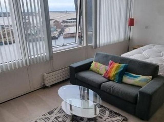 Apartment for rent in Waterfront, Calderstones