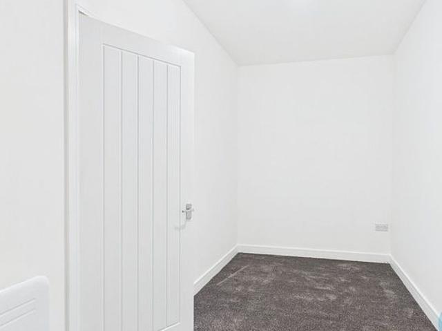 Apartment for rent in Stoneycroft, Calderstones