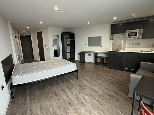 Apartment for rent in Kensington, Calderstones