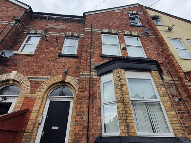 Apartment for rent in Stoneycroft, Calderstones